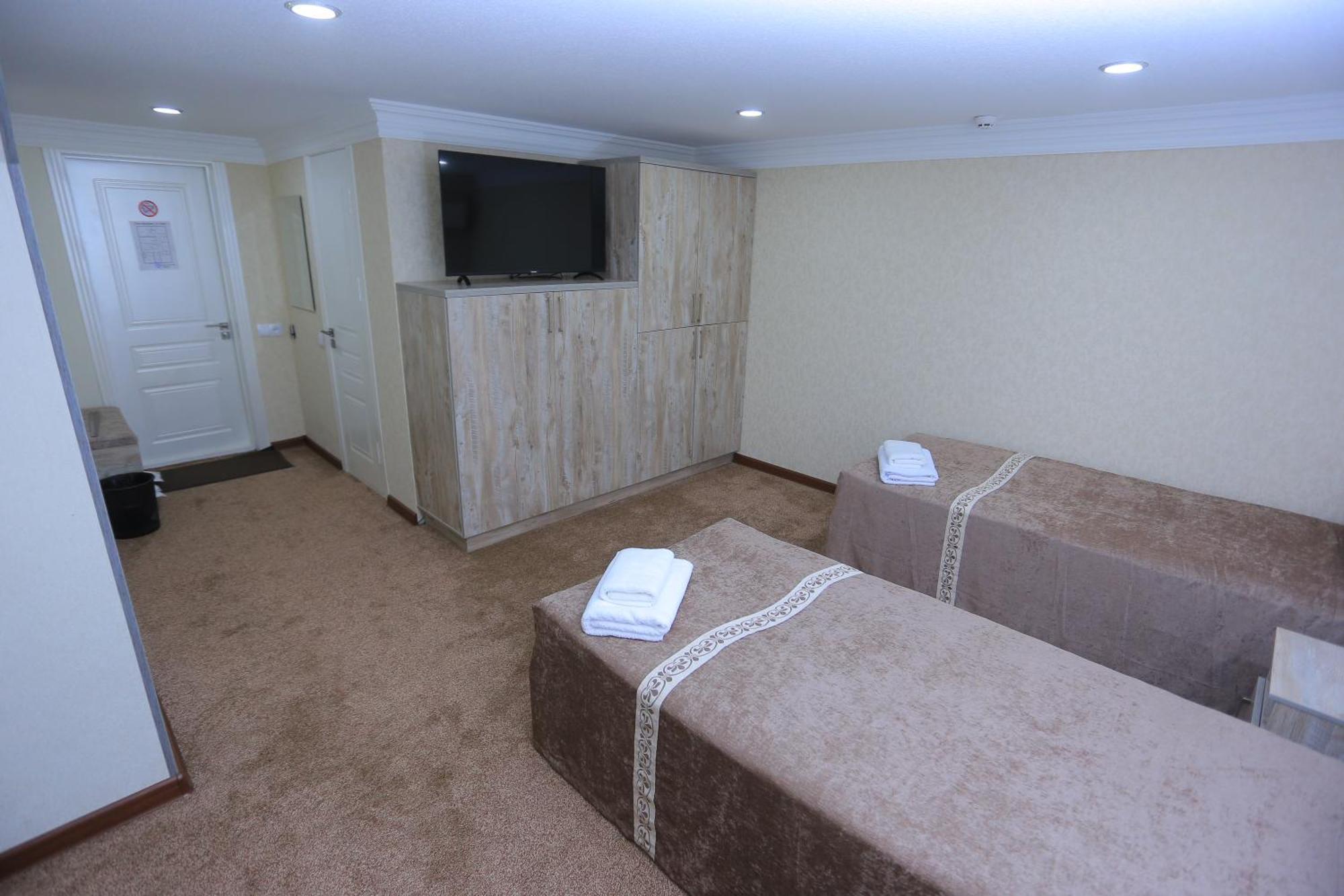 Hayot Plaza Hotel Yunusobod Buitenkant foto