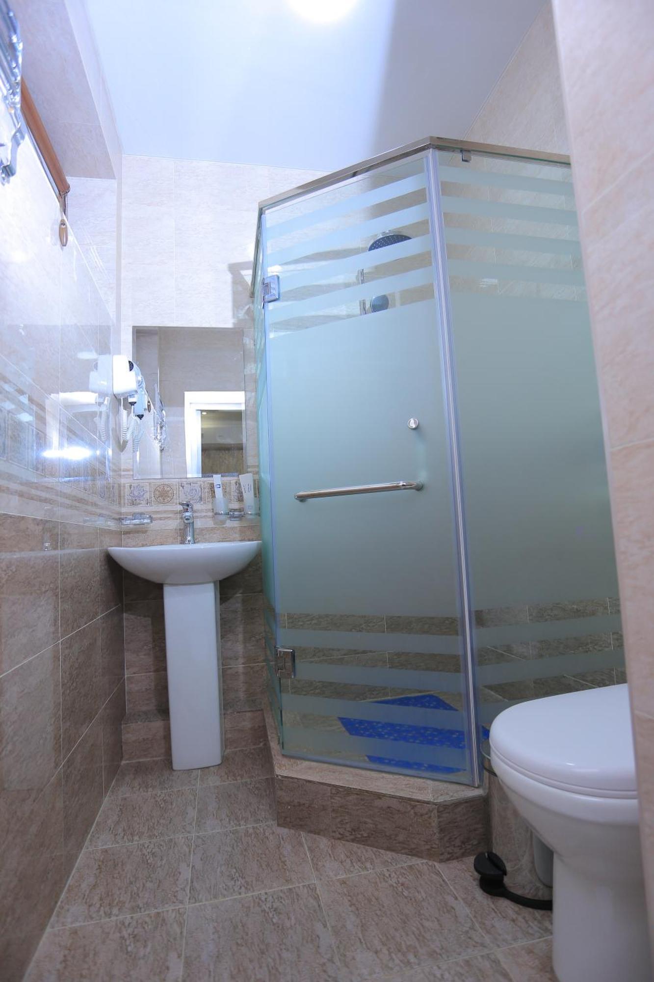 Hayot Plaza Hotel Yunusobod Buitenkant foto