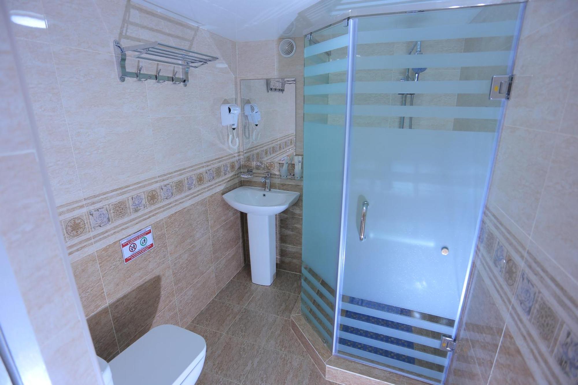 Hayot Plaza Hotel Yunusobod Buitenkant foto